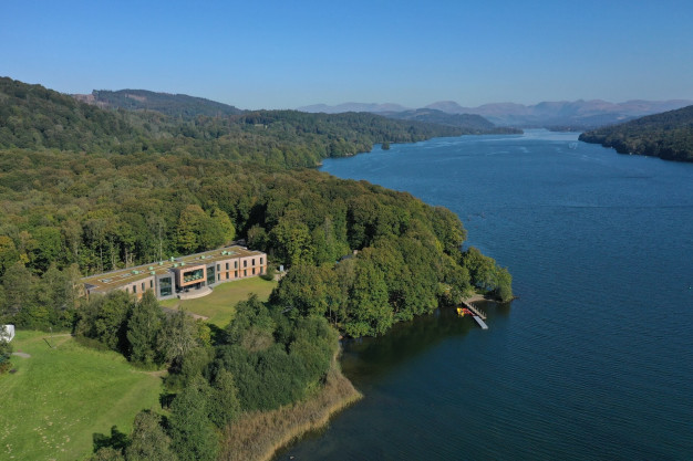 Idyllic location on the shores of Lake Windermere